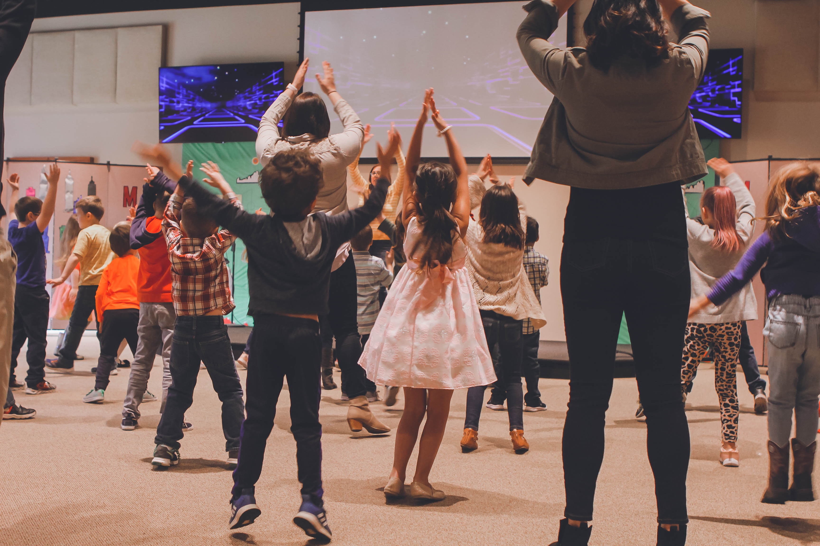 kids dancing